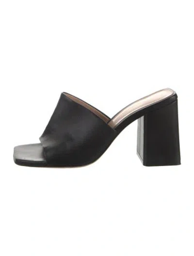 Pre-owned Gianvito Rossi Leather Slides In Black