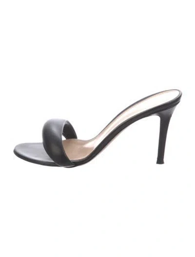 Pre-owned Gianvito Rossi Leather Slides In Black