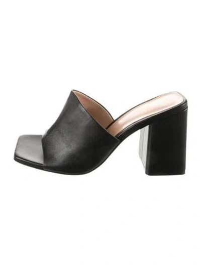 Pre-owned Gianvito Rossi Leather Slides In Black