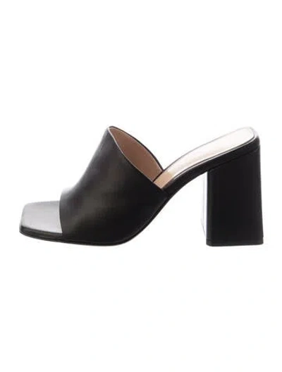Pre-owned Gianvito Rossi Leather Slides In Black