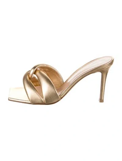 Pre-owned Gianvito Rossi Leather Slides In Gold