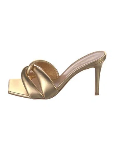 Pre-owned Gianvito Rossi Leather Slides In Gold