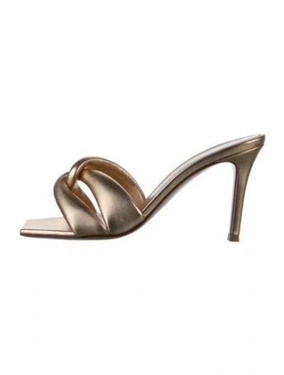 Pre-owned Gianvito Rossi Leather Slides In Gold
