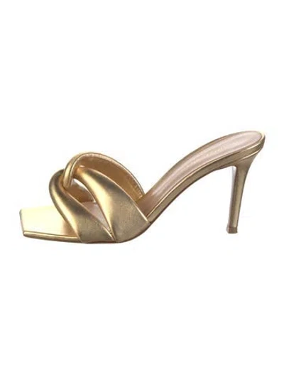 Pre-owned Gianvito Rossi Leather Slides In Gold