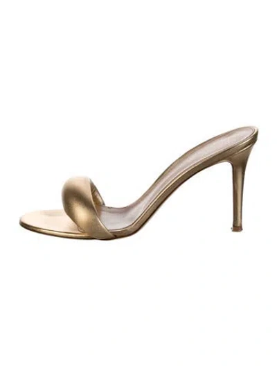 Pre-owned Gianvito Rossi Leather Slides In Gold