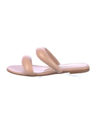 Pre-owned Gianvito Rossi Leather Slides In Neutral