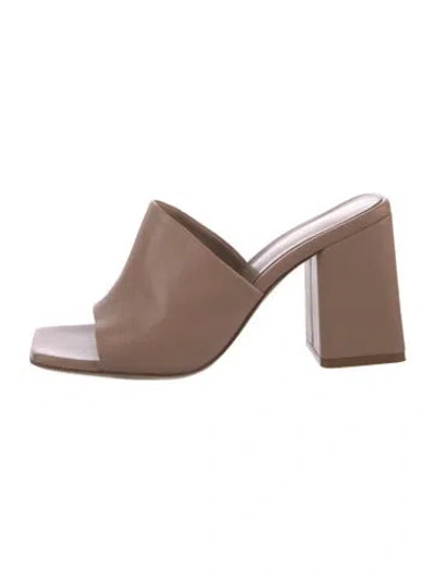 Pre-owned Gianvito Rossi Leather Slides In Neutral