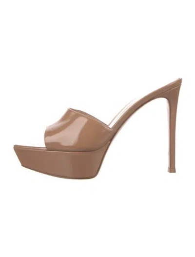 Pre-owned Gianvito Rossi Leather Slides In Neutrals