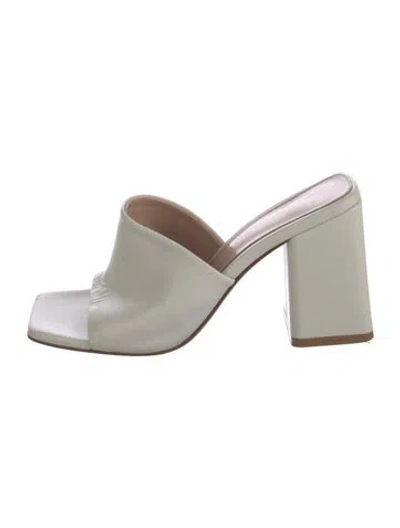 Pre-owned Gianvito Rossi Leather Slides In White