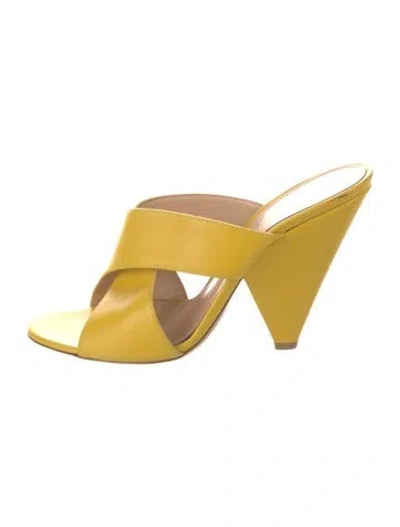 Pre-owned Gianvito Rossi Leather Slides In Yellow