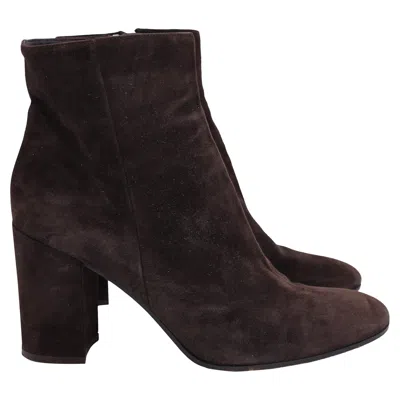 GIANVITO ROSSI MARGAUX HEELED ANKLE BOOTS IN BROWN SUEDE