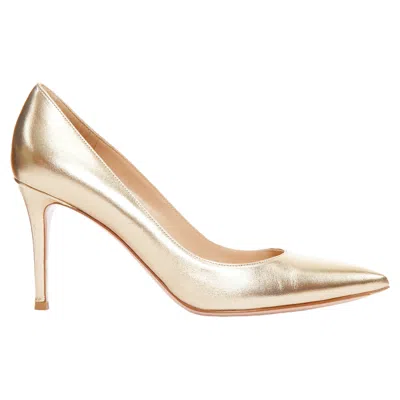 Gianvito Rossi Metallic Leather Pointy Pump Heels In Gold