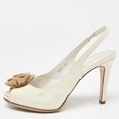 Pre-owned Gianvito Rossi Off White Patent Leather Flower Applique Peep Toe Slingback Pumps Size 38