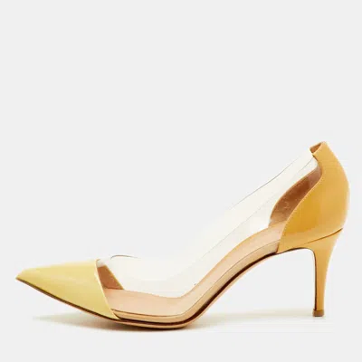 Pre-owned Gianvito Rossi Plexi Size 38 Beige/cream Patent Leather And Pvc Pointed Toe Pumps In Sand