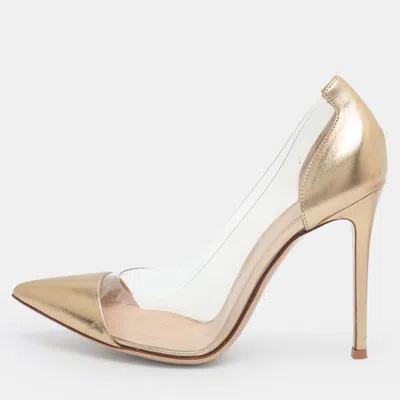 Pre-owned Gianvito Rossi Plexi Size 39 Gold/transparent Patent Leather And Pvc Pumps
