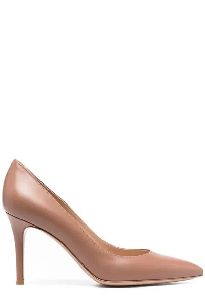 Gianvito Rossi Pointed In Beige