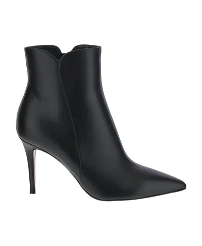 Gianvito Rossi Pointed Short Boots In Black