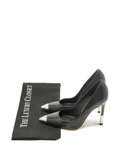 Pre-owned Gianvito Rossi Pointed-toe Leather Pumps In Black