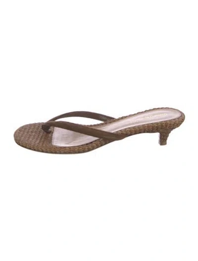 Pre-owned Gianvito Rossi Raffia Flip Flops In Brown