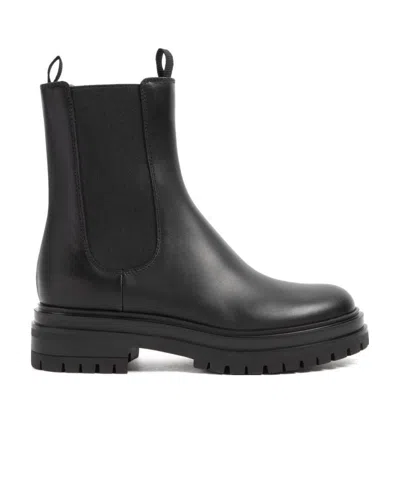 Gianvito Rossi Round Head Boots In Black