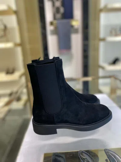 Gianvito Rossi Round-head Short Boots In Black