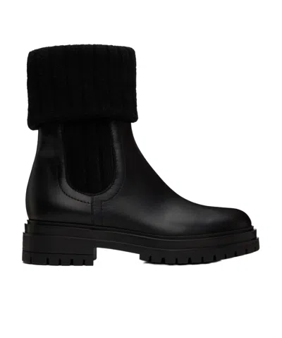 GIANVITO ROSSI ROUND-HEAD SHORT BOOTS