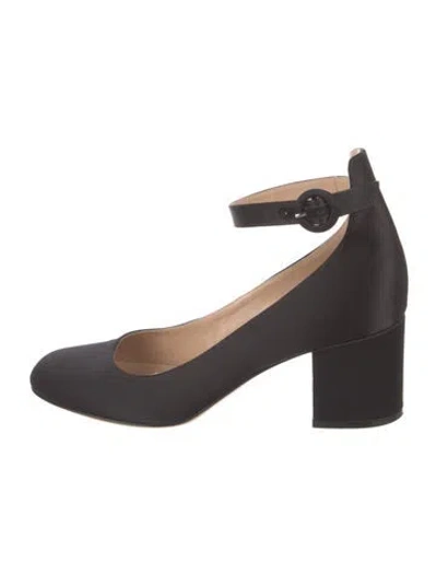 Pre-owned Gianvito Rossi Satin Pumps In Black