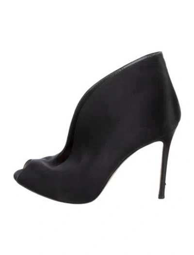 Pre-owned Gianvito Rossi Satin Pumps In Black
