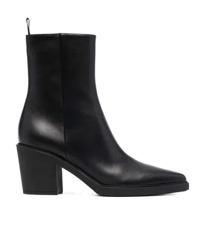 Gianvito Rossi Shoes In Black