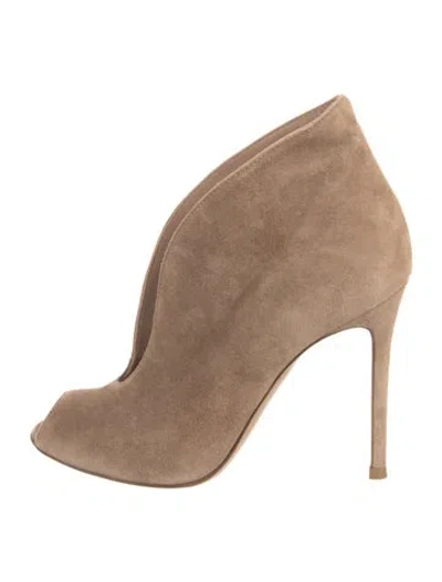 Pre-owned Gianvito Rossi Suede Boots In Brown