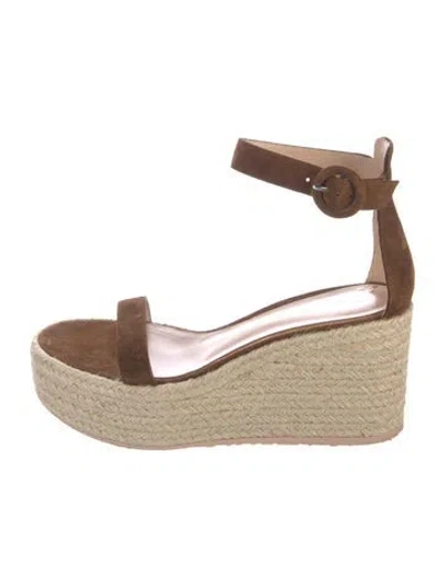 Pre-owned Gianvito Rossi Suede Espadrilles In Neutral