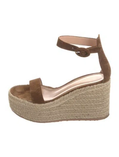 Pre-owned Gianvito Rossi Suede Espadrilles In Neutral
