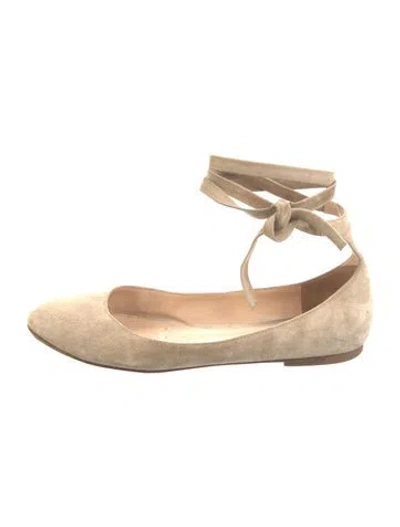 Pre-owned Gianvito Rossi Suede Flats In Neutral
