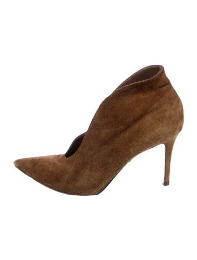 Pre-owned Gianvito Rossi Suede Pumps In Brown