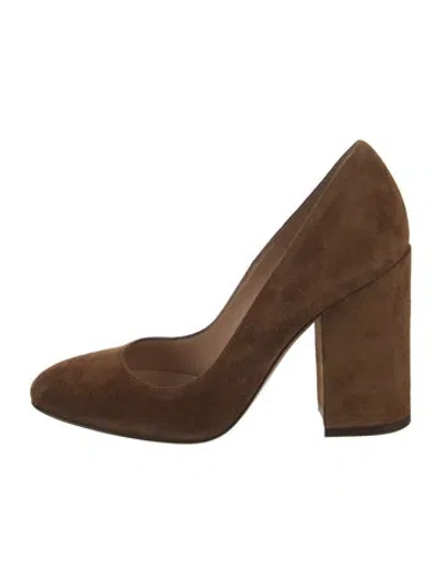 Pre-owned Gianvito Rossi Suede Pumps In Brown