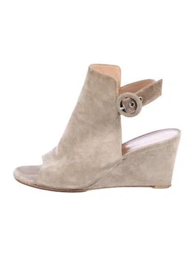 Pre-owned Gianvito Rossi Suede Slingback Sandals In Neutral