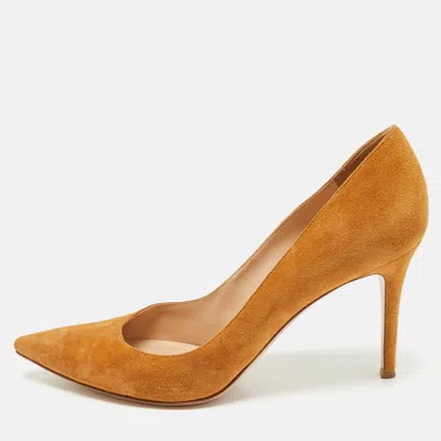 Gianvito Rossi Tan Suede Gianvito Pumps In Gold