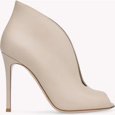 Gianvito Rossi Vamp Pump In Beige Leather