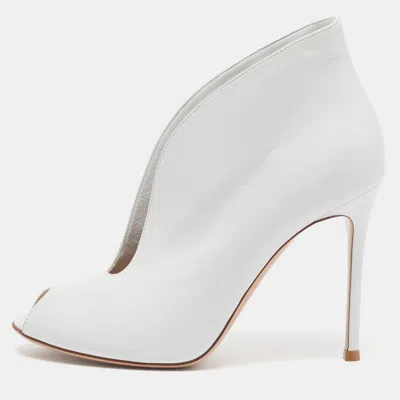 Pre-owned Gianvito Rossi Vamp Size 38.5 White Leather Booties