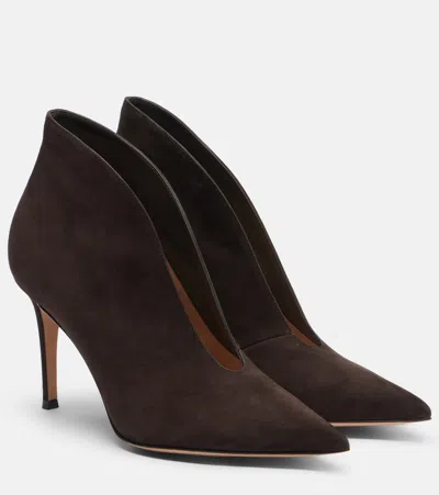 Gianvito Rossi Vania Suede Pumps In Brown