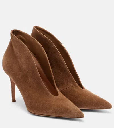 Gianvito Rossi Vania Suede Pumps In Brown