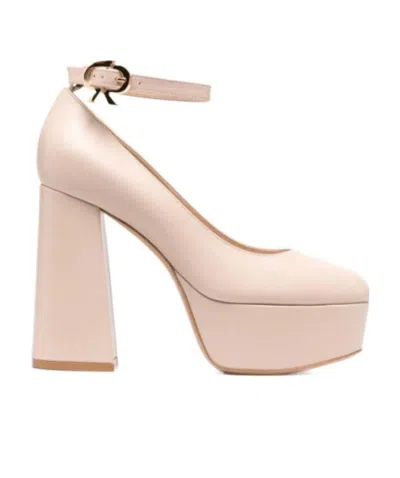 GIANVITO ROSSI GIANVITO ROSSI VERNICE PLATFORM ROUND TOE PUMPS