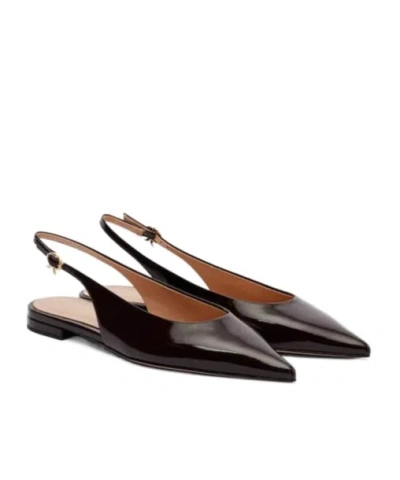 Gianvito Rossi Versatile Minimalist Premium Pointed Toe Flats In Black