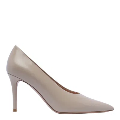 Gianvito Rossi Women's Leather Robbie Dã©collet Pumps In Beige