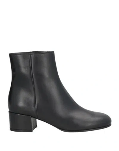 Gianvito Rossi Woman Ankle Boots Black Size 8 Calfskin In Black Leather