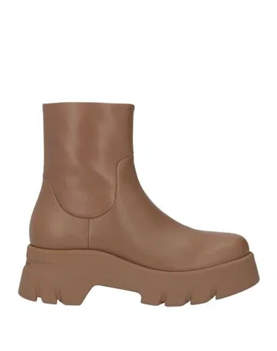 Gianvito Rossi Woman Ankle Boots Light Brown Size 10.5 Calfskin