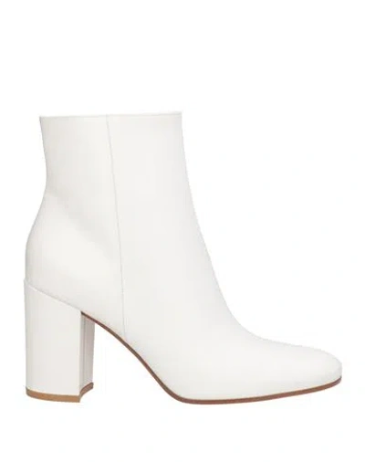 Gianvito Rossi Woman Ankle Boots White Size 11 Leather