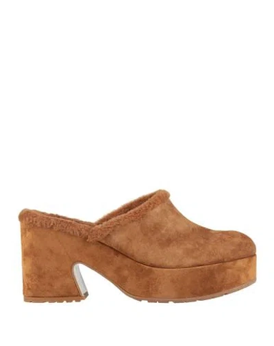 Gianvito Rossi Lyss Suede Platform Clogs In Brown