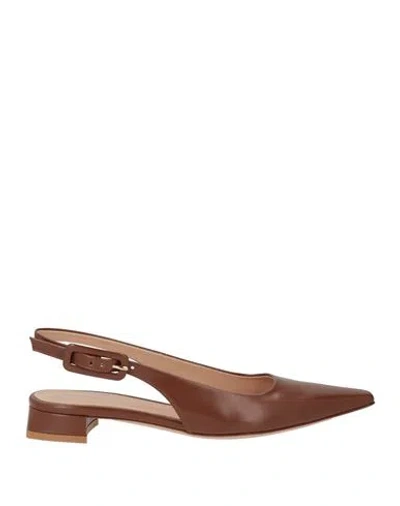 Gianvito Rossi Lindsay 20 Leather Slingback Point-toe Flats In Brown