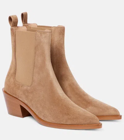 Gianvito Rossi Wylie 45 Suede Ankle Boots In Beige